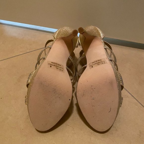 *NEW & NEVER WORN* Silver & Gold Heels - Picture 5 of 6